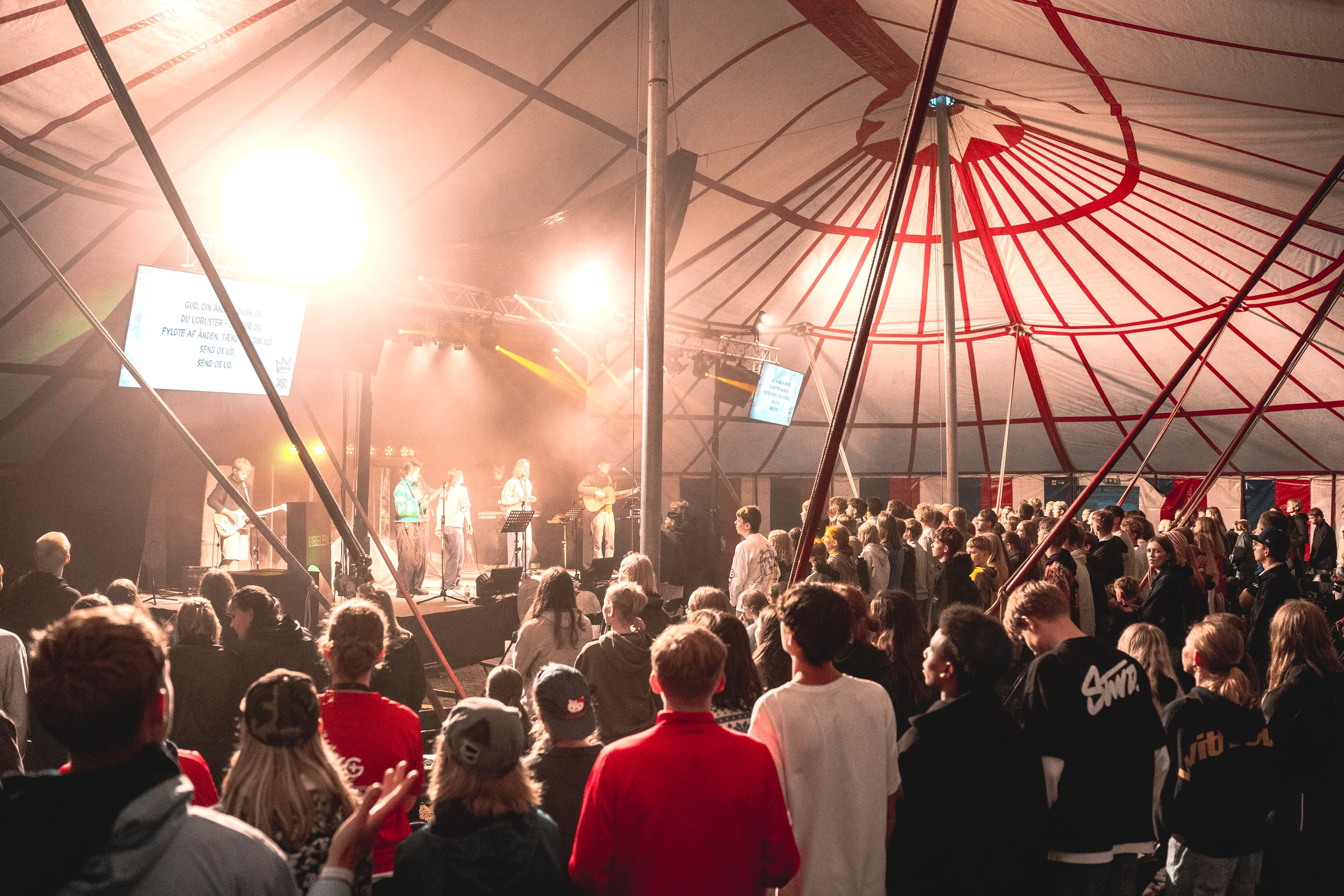 Lovsang og forkyndelse på HBC